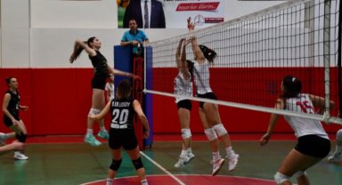 Manisa'nın Sultanları Karşıyaka'ya mağlup oldu