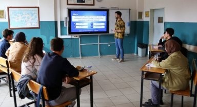 Öğrenciler 'Sezai Karakoç Yeti Bilgi Yarışması'nda ter döktü