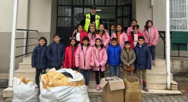 Altın Lale Vakfı Başkanı Türker, Hatay'da yardım dağıttı