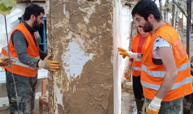 Aydın'da AFAD gönüllüleri yaraları sarıyor