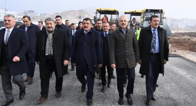 Bakan Uraloğlu'ndan yılın son mesaisi Malatya oldu... Deprem konutlarının yolları hazır