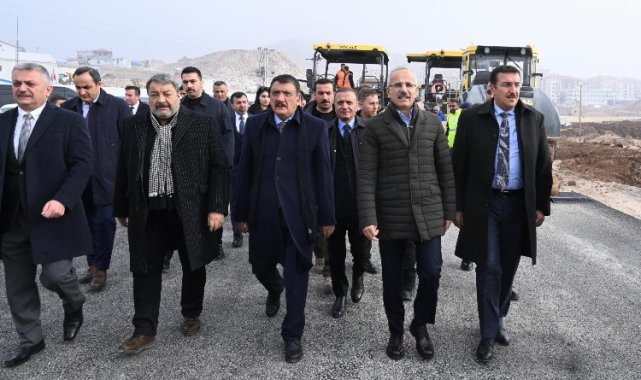 Bakan Uraloğlu'ndan yılın son mesaisi Malatya oldu... Deprem konutlarının yolları hazır