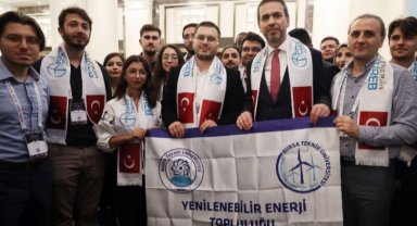 BTÜ'lü öğrenciler Bakan Bayraktar ile buluştu