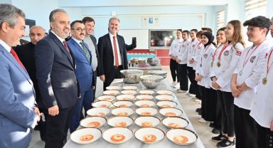 Bursa İnegöl'de Başkan Aktaş'tan madalyalı öğrencilere ziyaret