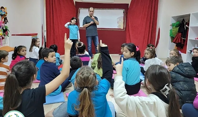 Çanakkale'de çocuklar Karagöz ile güldüler