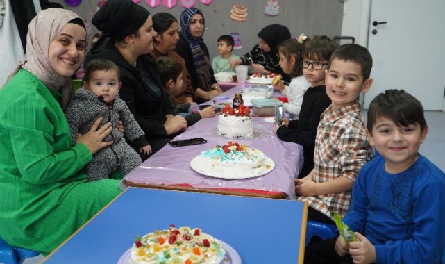 Çayırovalı minikler anneleriyle pasta yaptı