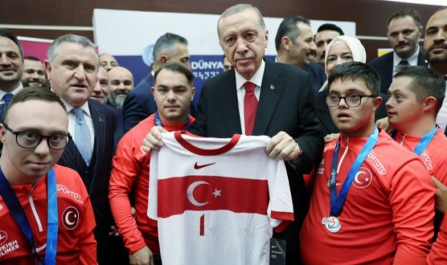 Cumhurbaşkanı Erdoğan Futsal Millî Takımı'nı kabul etti
