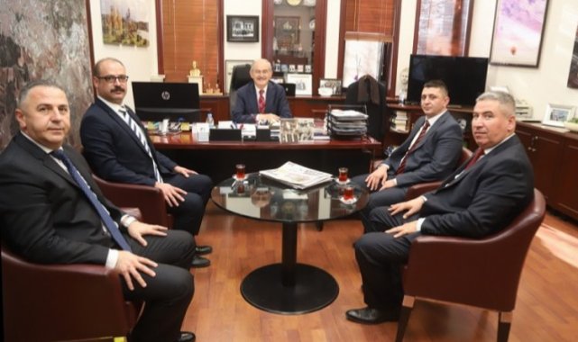 Eskişehirli minibüsçülerden Büyükerşen'e ziyaret