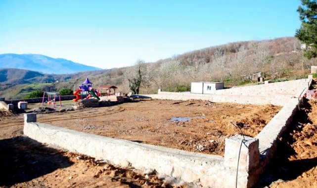 Eşme Ahmediye'ye futbol sahası