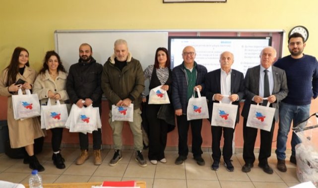 Gurbetçilerden depremzede çocuklara örgü hediye