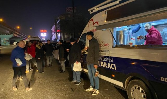 İzmit'te Başkan Hürriyet'ten emekçilere ikram