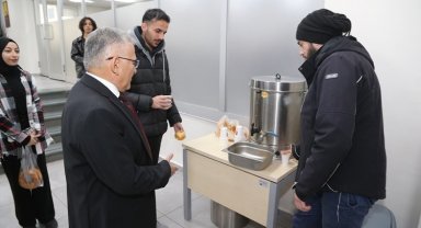 Kayseri Merkez Kütüphanesi gençleri ağırlıyor