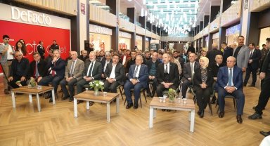 Kayseri protokolü indirim festivaline katıldı