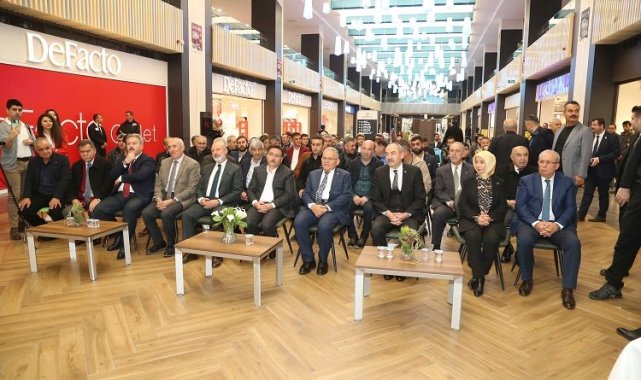 Kayseri protokolü indirim festivaline katıldı