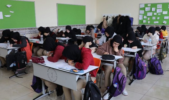 Konya Büyükşehir 86 Bin Öğrenciye LGS ve TYT Sınavı Yapıyor