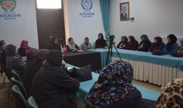 Malatya Kent Konseyi Kadın Meclisi'nden 'Milli Şair'e anma