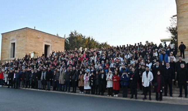 Manisalı gençler Ata'nın huzurunda