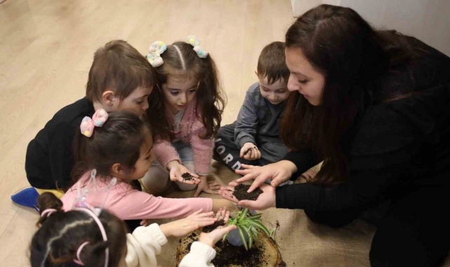 Minikler hem eğleniyor hem öğreniyor