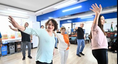 Muratpaşa'da koşa koşa dansa geliyorlar