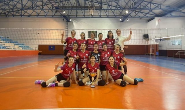 Nevşehirli kız voleybolcular namağlup şampiyon