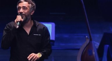 Resul Dindar İbrahim Erkal için sahnede