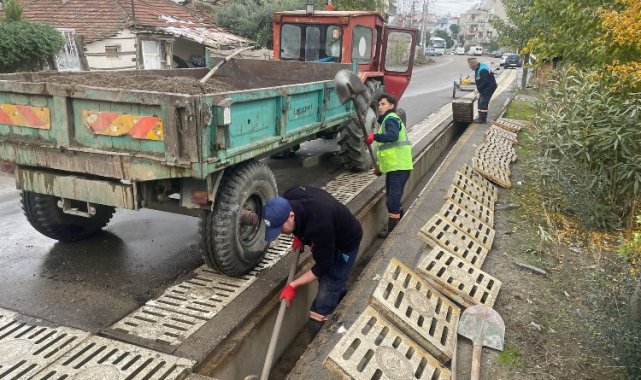 Salihli'de üç mahallede yağmur suyu ızgara temizliği