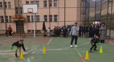 Sason'da öğretmeni olmayan okullara antrenör desteği
