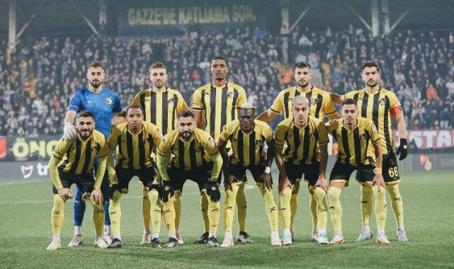 Süper Lig'de ilginç olay! İstanbul-Trabzon maçı yarıda kaldı!
