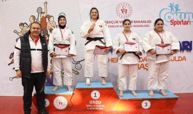 2 gümüş 2 bronz madalyanın sahibi oldular