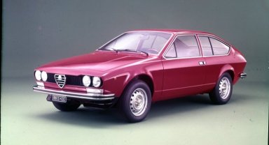 Alfa Romeo iki efsanevi modelin yıl dönümünü kutluyor