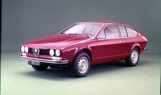 Alfa Romeo iki efsanevi modelin yıl dönümünü kutluyor