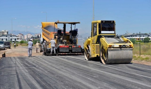 Antalya Muratpaşa 8 yıldır asfaltını üretiyor