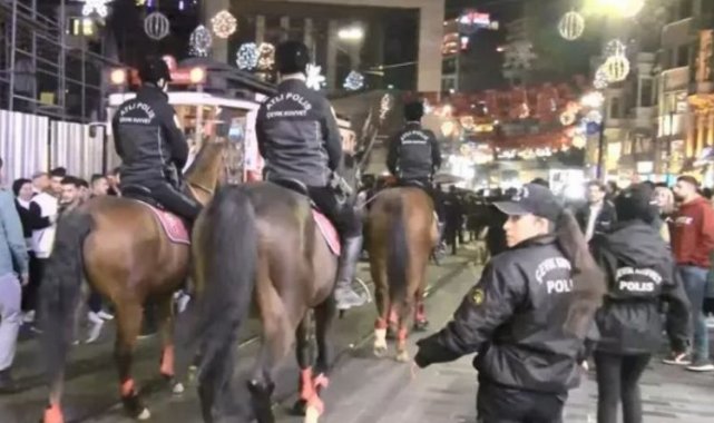 Atlı polisler İstiklal Caddesi'nde