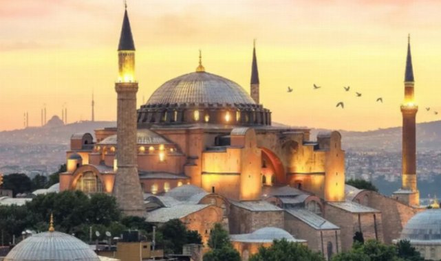 Ayasofya müzeye mi çevrildi? İddialara İletişim'den yanıt!