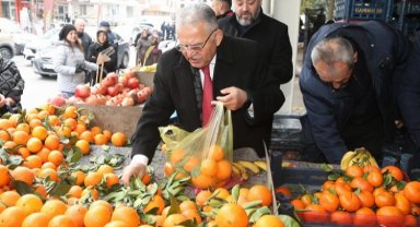 Başkan Büyükkılıç, semt pazarında tezgahın arkasına geçti