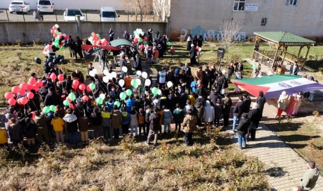 Bingöl'de çocuklar Gazze'deki kayıpları balonlarla andı