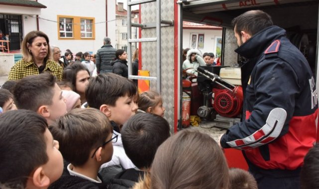 Bozüyük'te itfaiyecilerden yangın eğitimi