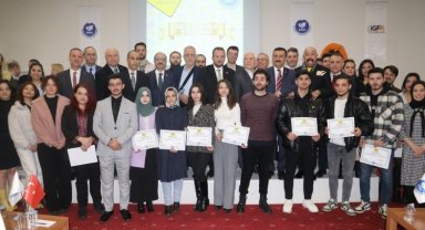 Bursa'da İletişim ve Medya Akademisi'nde sertifika heyecanı