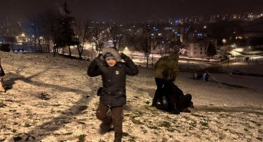 Düzce'de kar yağışı sevinçle karşılandı
