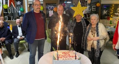 Gemlik'te yaşlı konuk evinde yılbaşı sevinci
