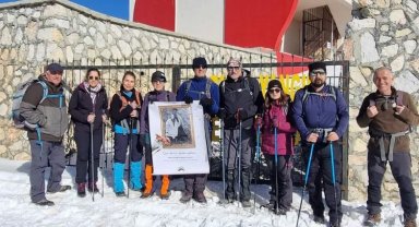 Genç dağcının arkadaşlarından Spil'e anlamlı yürüyüş