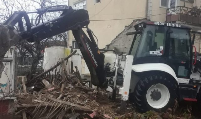Gölcük'te tehlikeli metruklara yıkım