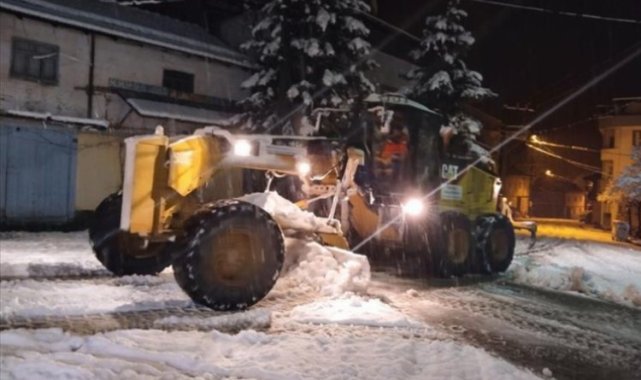 İnegöl'de gece boyu kar temizliği