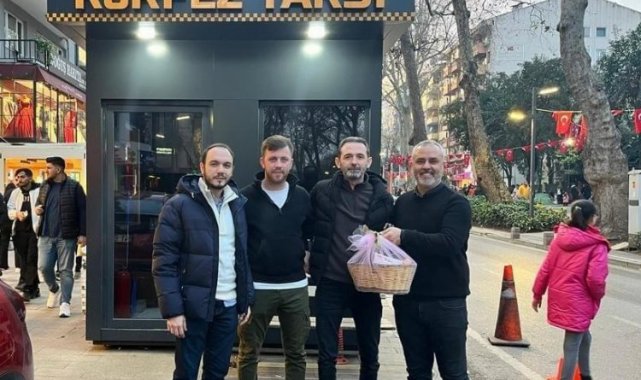 İzmit yeni yılda da sağlıkçılar, polisler ve taksicileri unutmadı