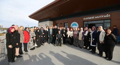 Kayseri protokolü üretici kadınlarla buluştu