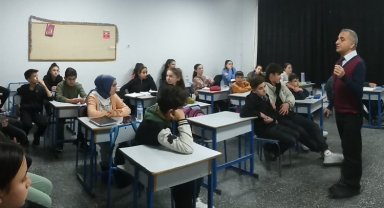Manisa'da öğrencilere test çözme teknikleri anlatıldı