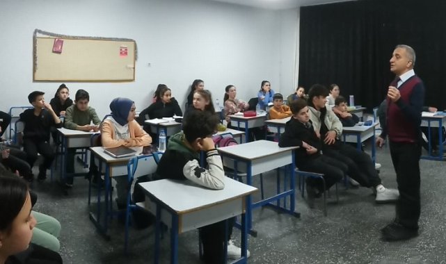 Manisa'da öğrencilere test çözme teknikleri anlatıldı