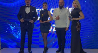 Mor Narpın ödül gecesinde gözleri kamaştırdı!