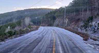 Muğla buzlanmaya karşı tuzladı