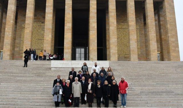 Muratpaşa Yaşlı Meclisi'nden Ata'ya ziyaret